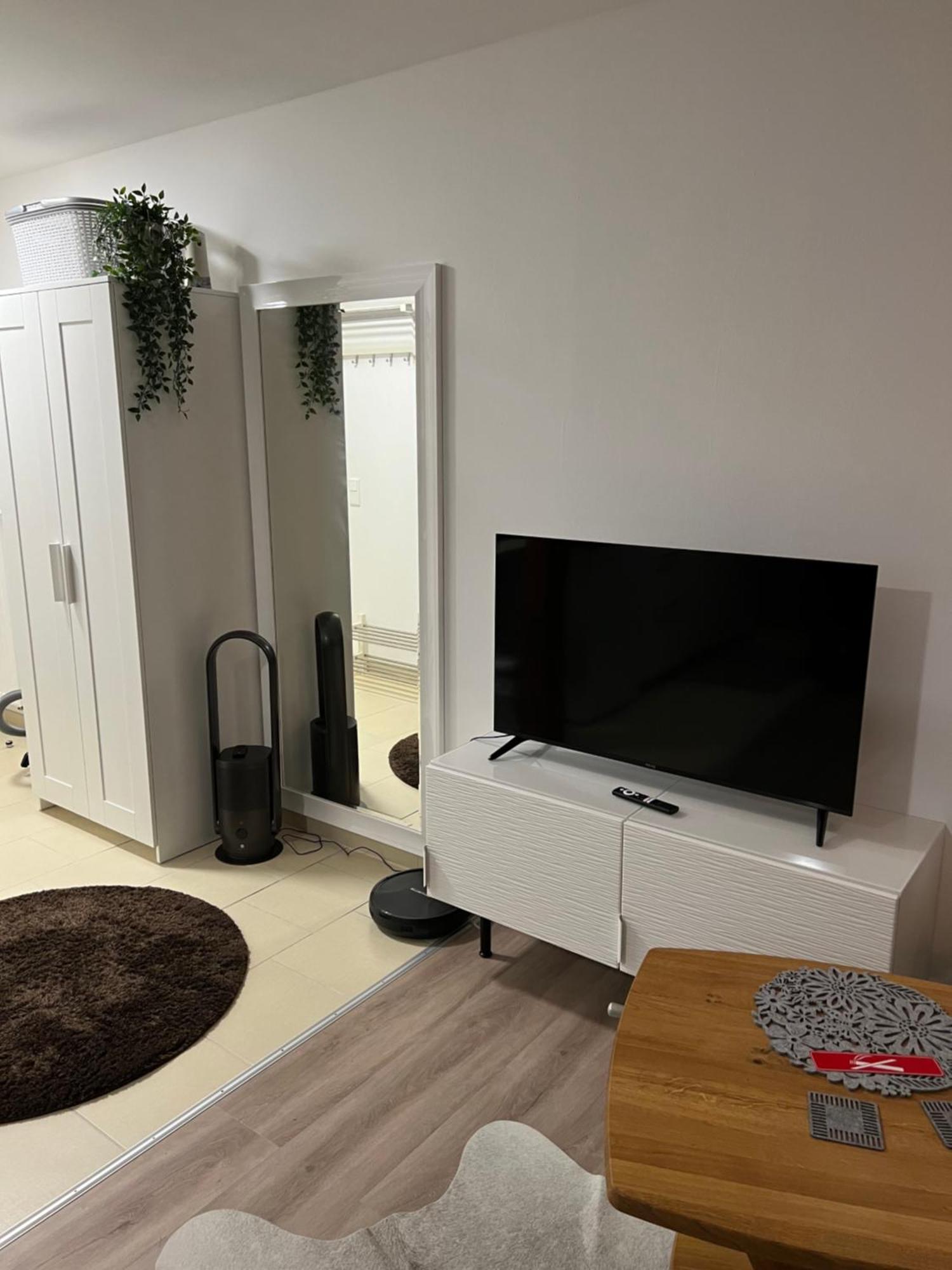 35 Qm Fuer 2 Personen,ganze Unterkunft, Gemuetlich Zentral Gelegen *