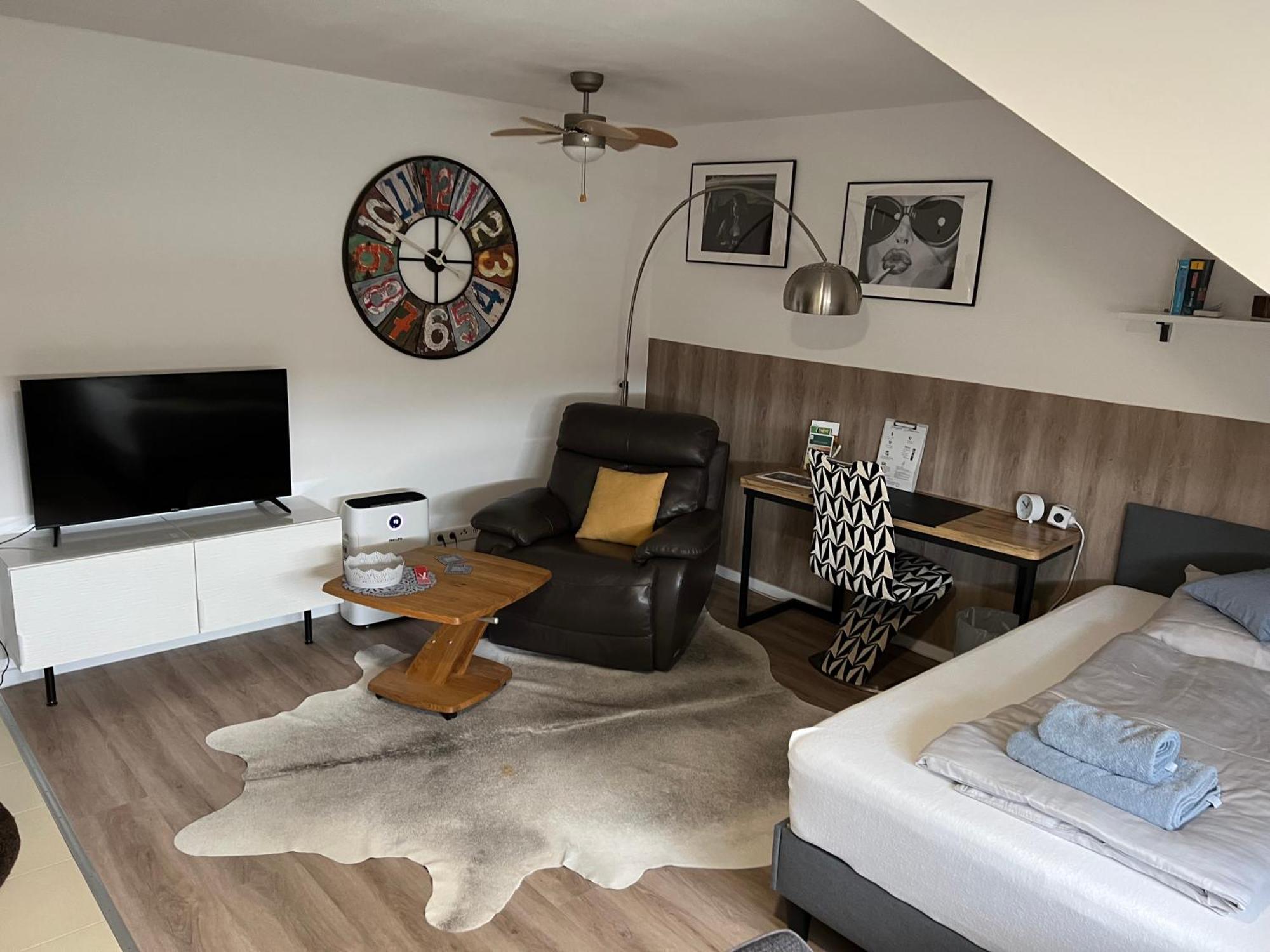 Apartment 35 Qm Fuer 2 Personen,ganze Unterkunft, Gemuetlich Zentral Gelegen