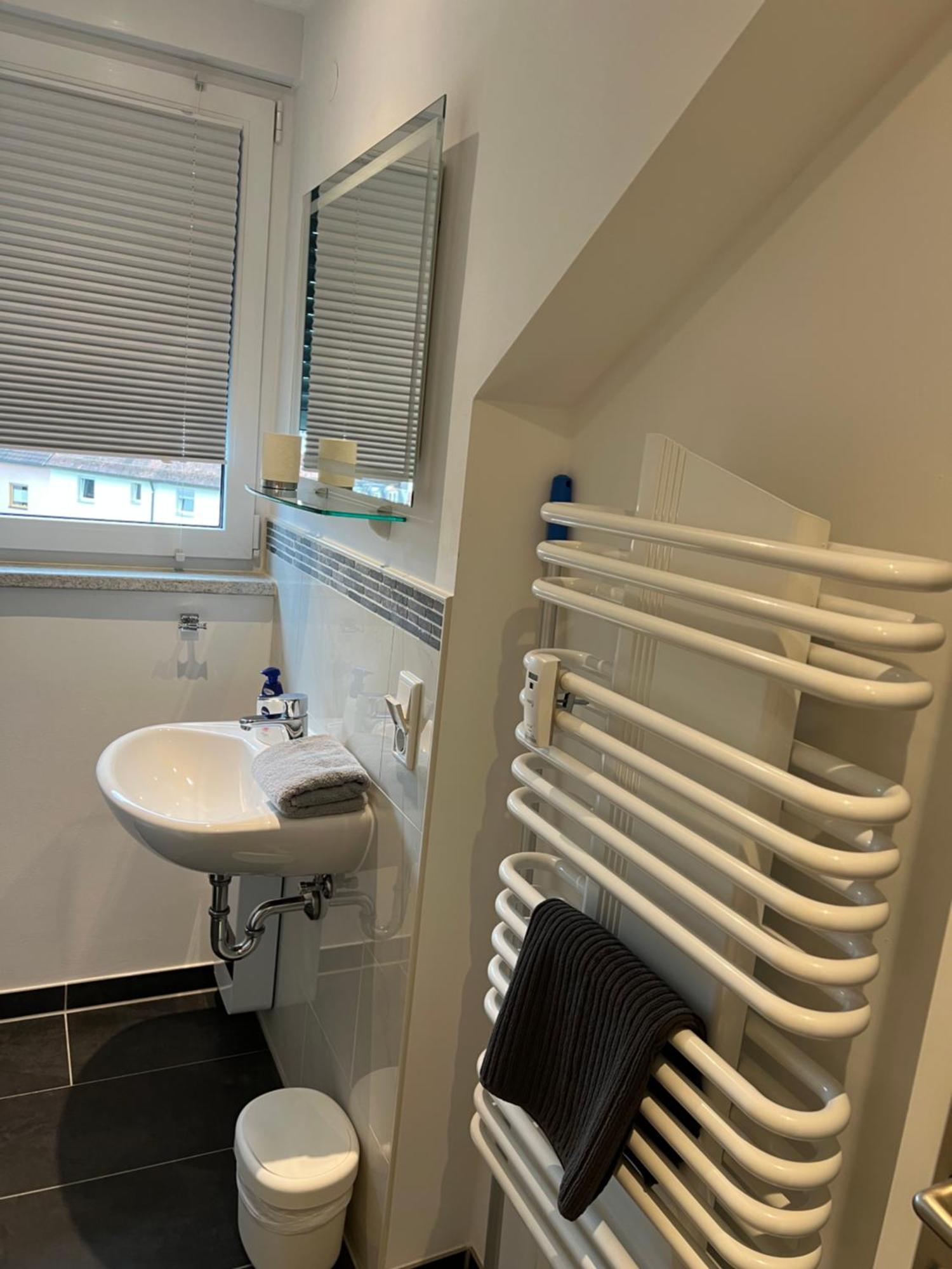 35 Qm Fuer 2 Personen,ganze Unterkunft, Gemuetlich Zentral Gelegen *