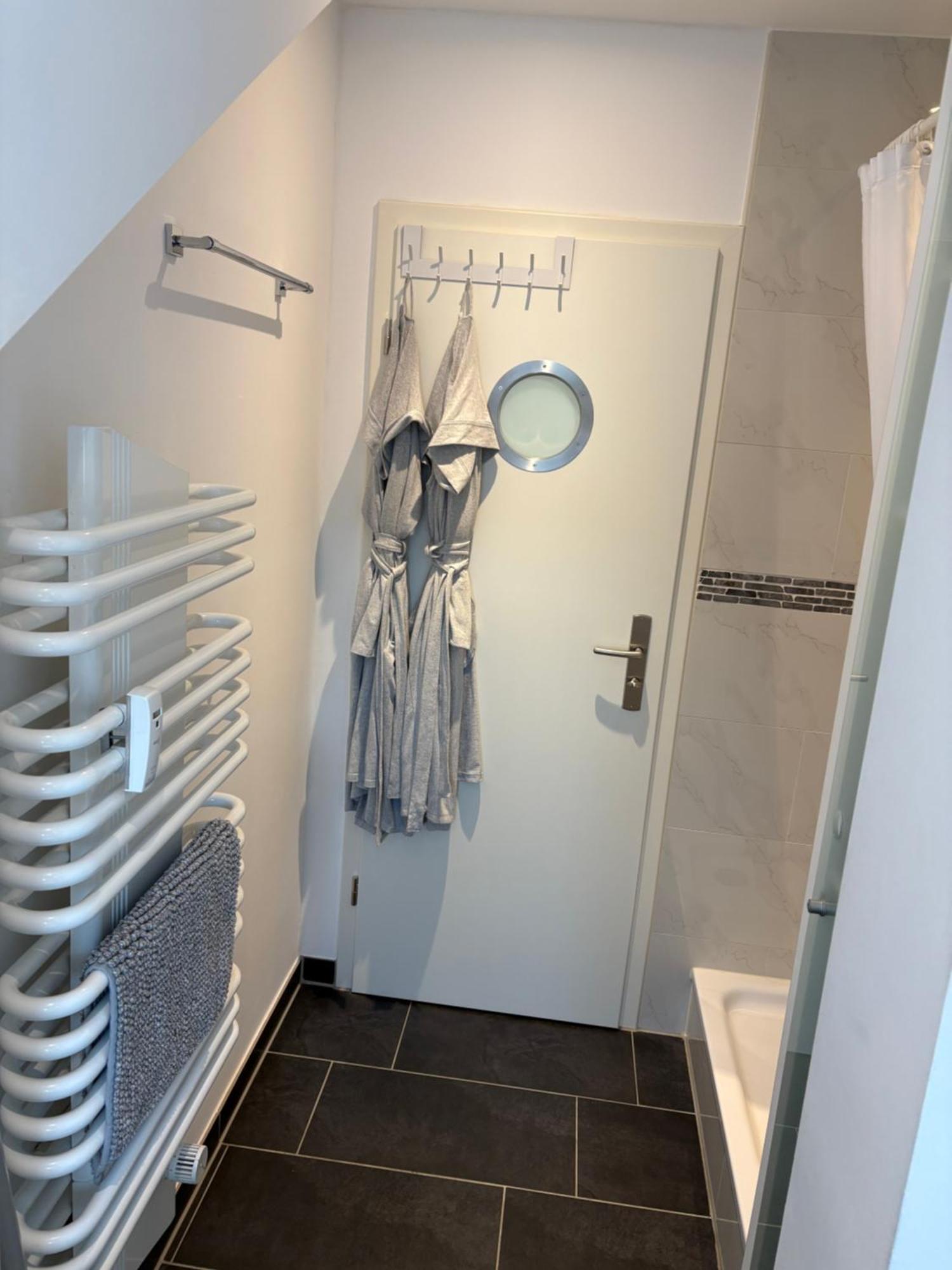 Apartment 35 Qm Fuer 2 Personen,ganze Unterkunft, Gemuetlich Zentral Gelegen