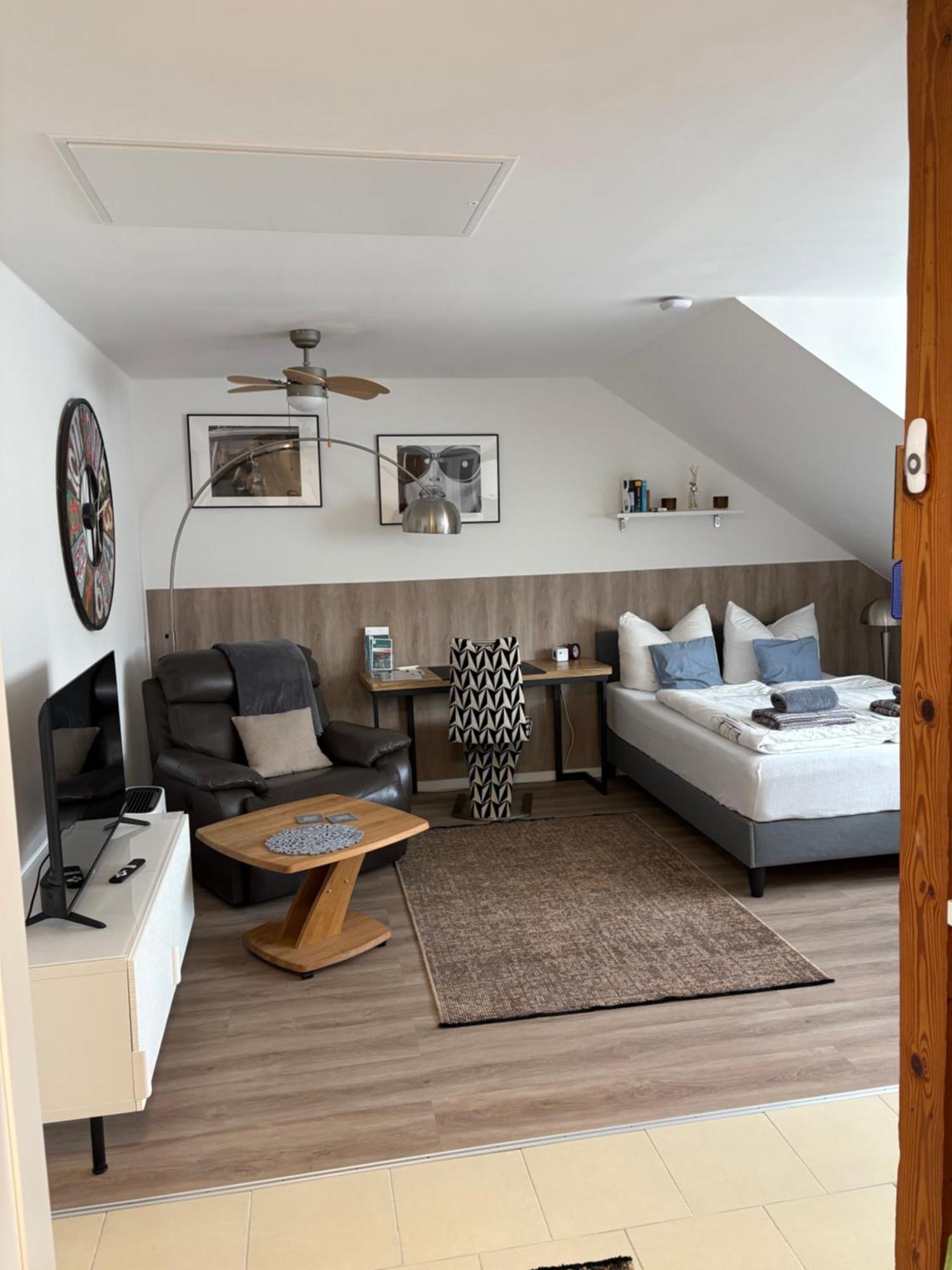 35 Qm Fuer 2 Personen,ganze Unterkunft, Gemuetlich Zentral Gelegen Apartment Fuerth