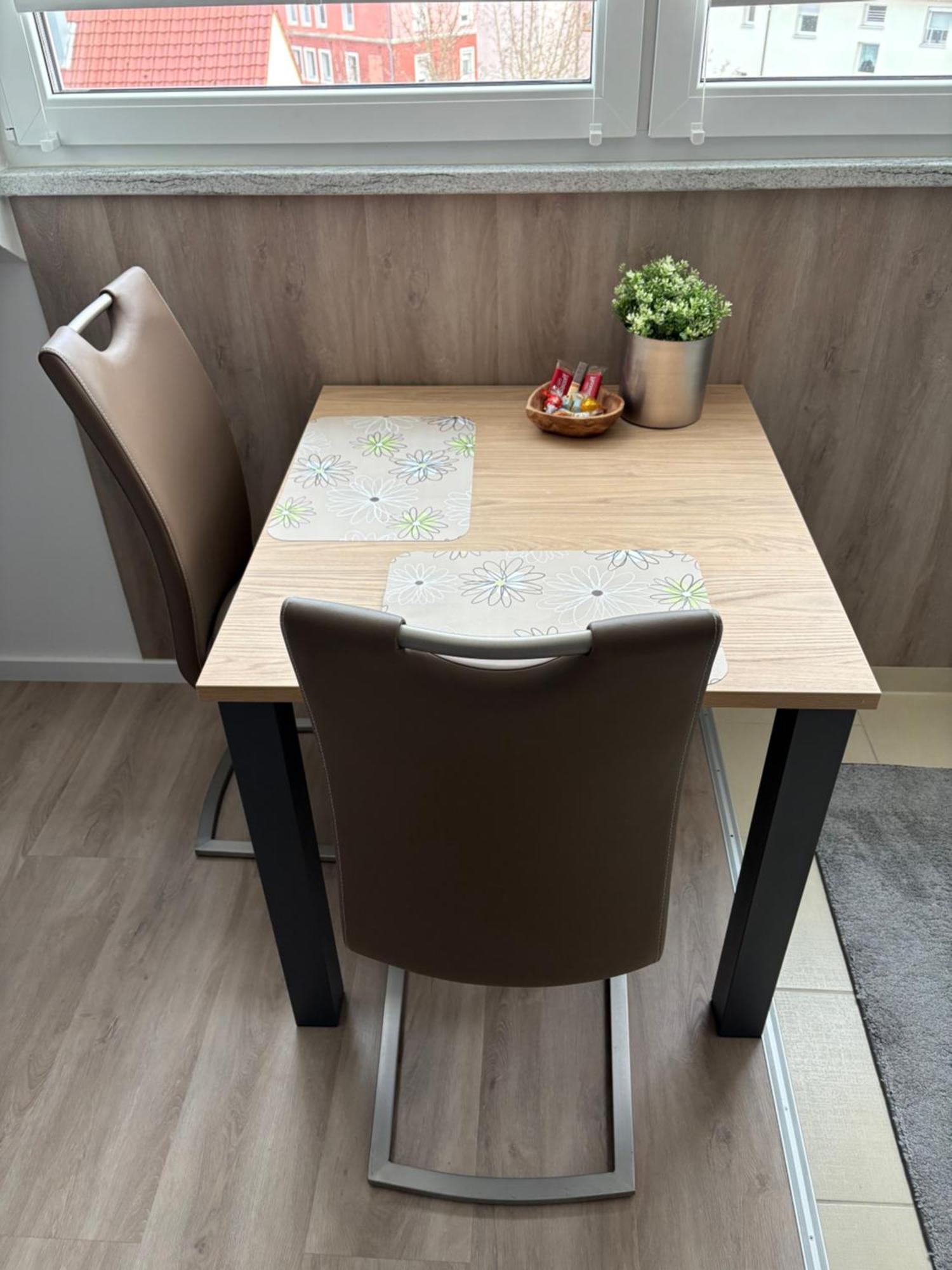 Apartment 35 Qm Fuer 2 Personen,ganze Unterkunft, Gemuetlich Zentral Gelegen